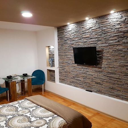 Woodstone Apartment Ploieşti Exteriör bild