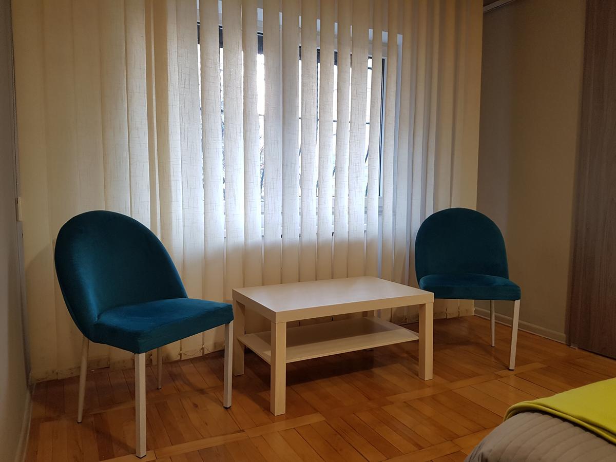 Woodstone Apartment Ploieşti Exteriör bild